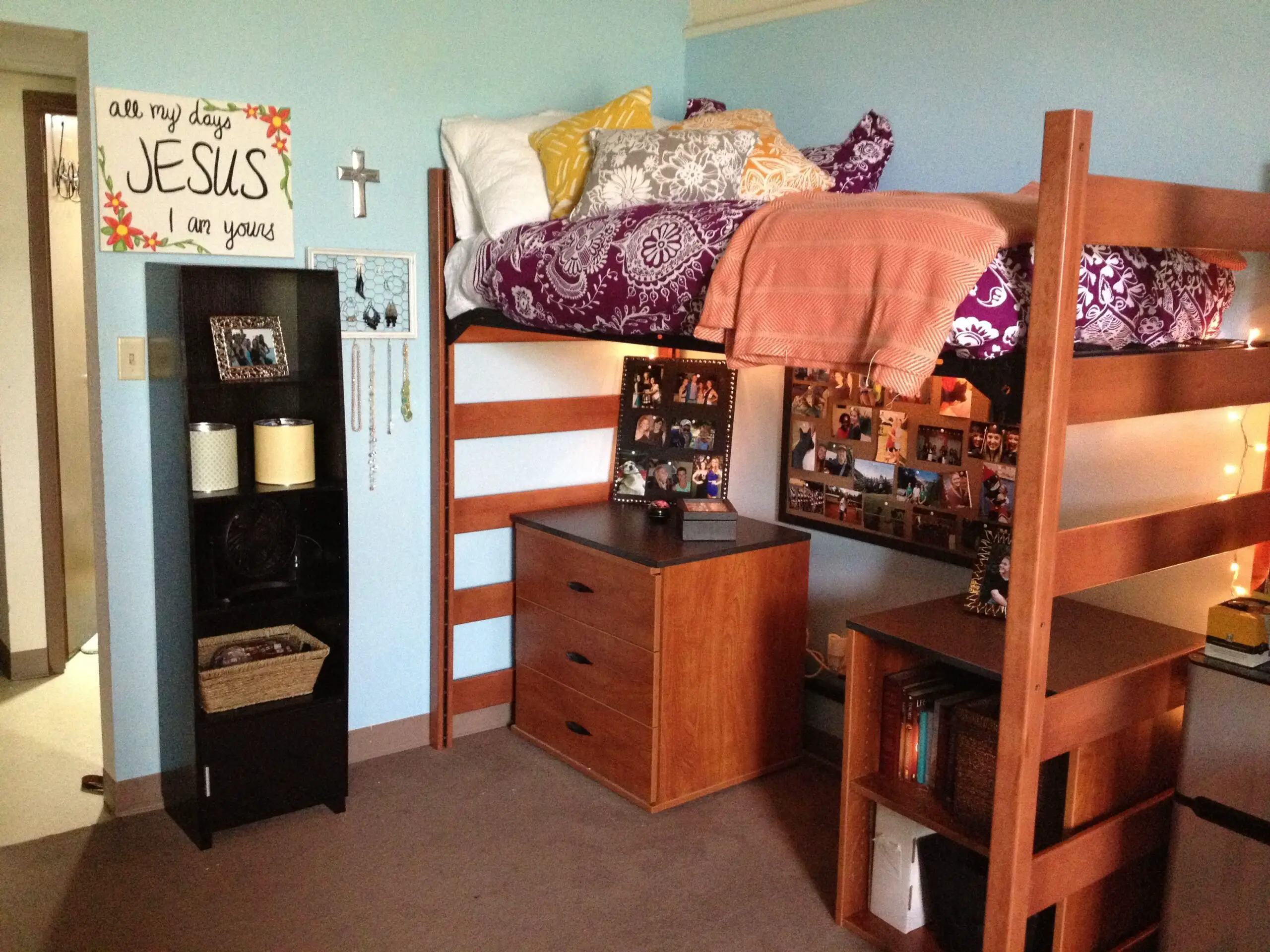 dorm-room-organized