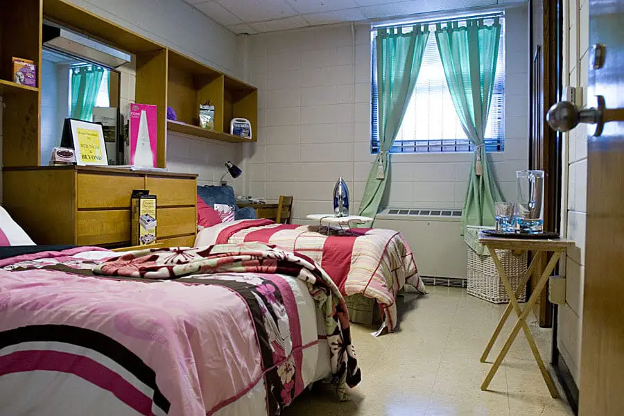 keeping-your-dorm-room-cool-without-ac