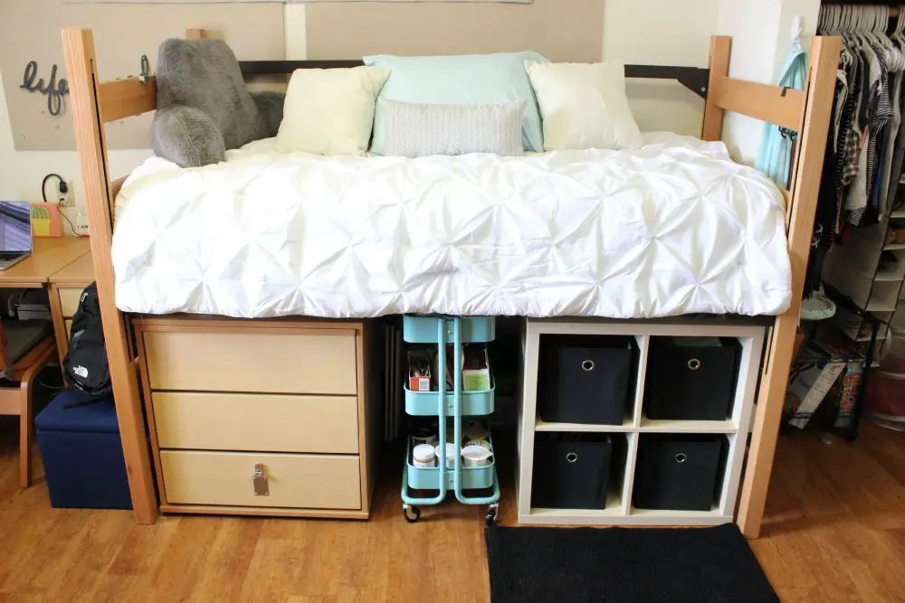 under-bed-storage-space-in-college-dorms